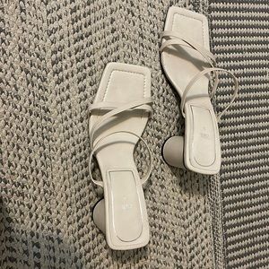 Beautiful Zara round heels